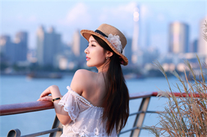 ### Sharing Life Through the Lens： Photography in Shanghai