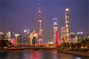The Shanghai Backyard Garden Night Tour allows you to be immersed in the dazzling and beautiful sea of lights!