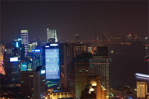 An adventure of seeking treasure： Exploring the mysterious cave in Shanghai's backyard garden!
